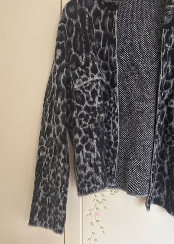 Kürk Detaylı Gri Leopar Desenli Kadın Hırka - Görsel 2