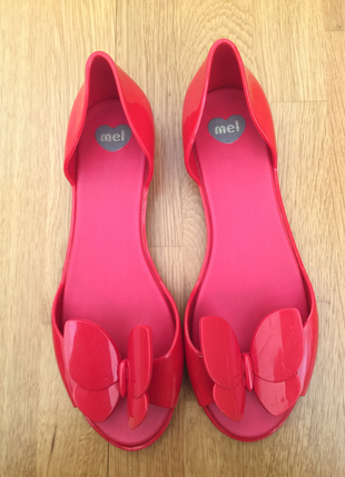 36 Beden Mel by Melissa koleksiyonun plastik sandaleti