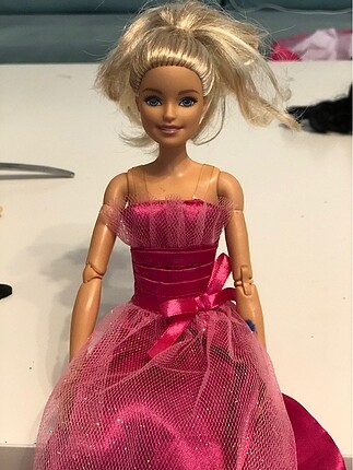 Barbie Bebek - Dizleri ve kolları hareketli