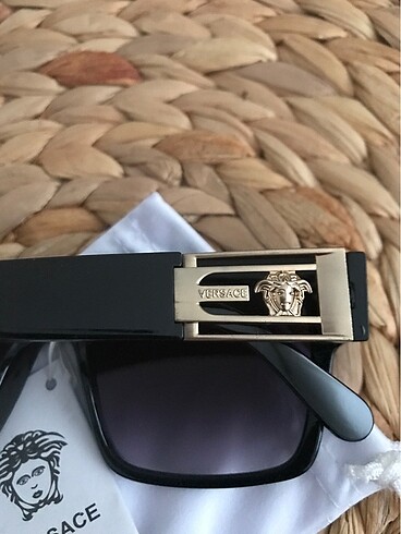  Beden Versace siyah güneş gözlüğü
