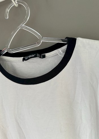 Siyah Yaka Detaylı Beyaz Kadın Tişört - Görsel 2