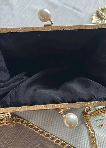 Zincir Detaylı Altın Renk Kadın El Çantası - Görsel 2