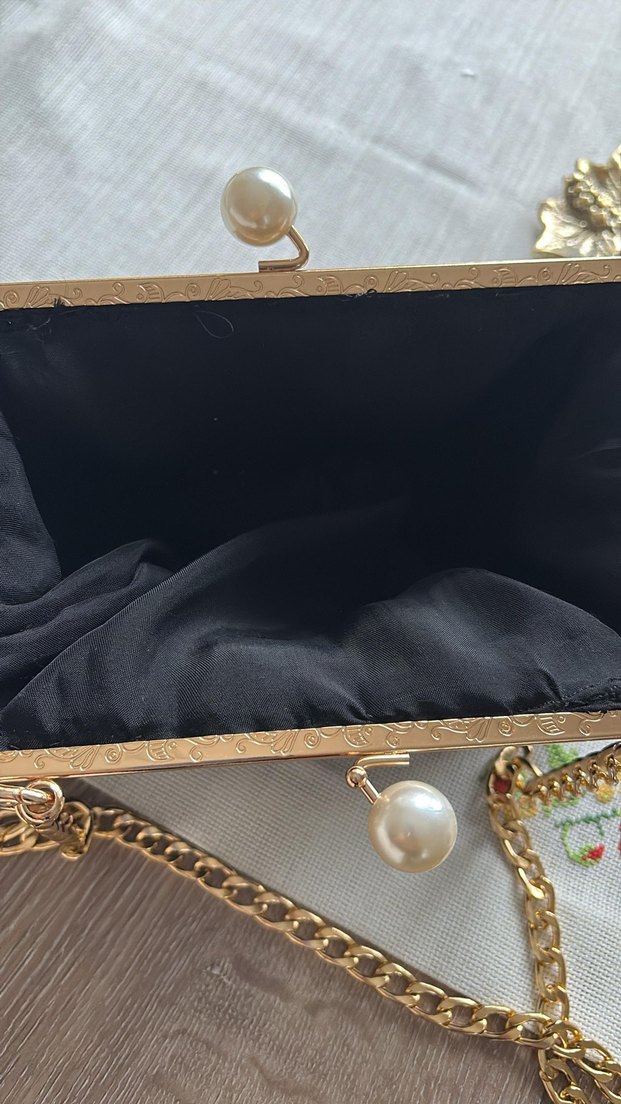 Zincir Detaylı Altın Renk Kadın El Çantası - Görsel 2