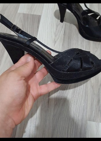 Diğer Klasik Şıklık Siyah Yılan Desenli Tokalı Topuklu