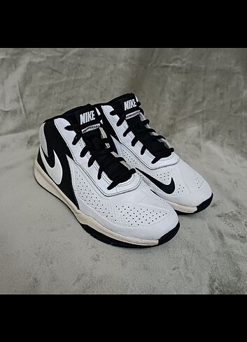 31 Beden beyaz Renk Nike Team Hustle D7 Basketbol Ayakkabısı. 