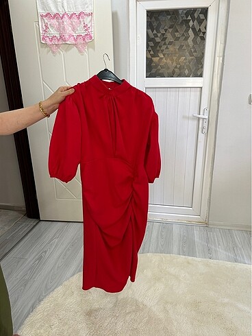 Kırmızı elbise
