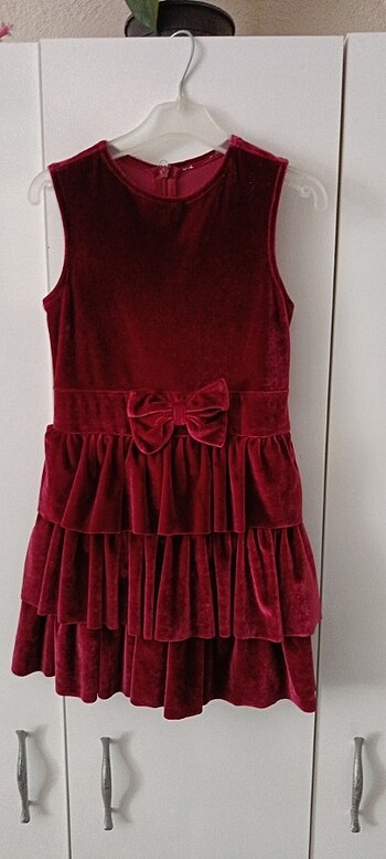 Bordo kadife fırfırlı elbise 4 yas
