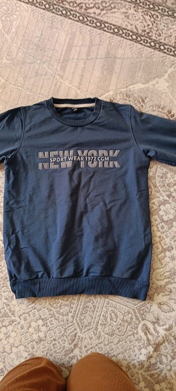 Sweatshirt