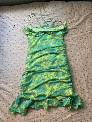 xs Beden bershka yeşil çiçekli elbise