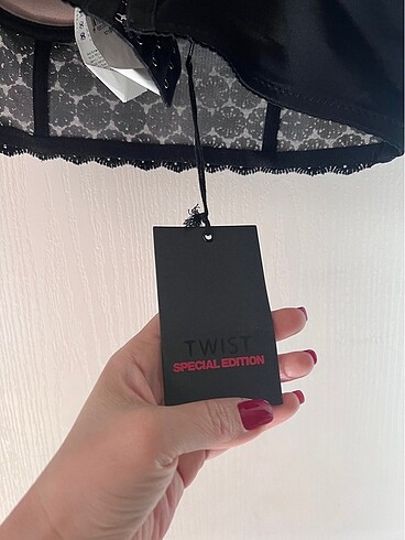 42 Beden Twist taşlı büstiyer