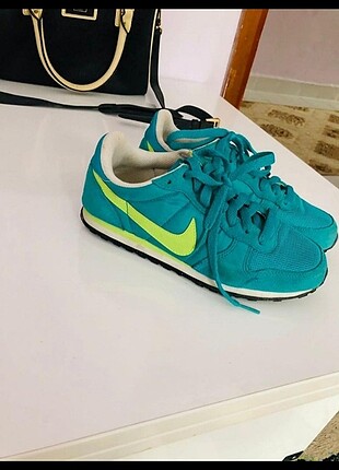 Nike Az kullanılmış temizdir 