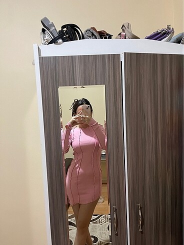 Pembe elbise
