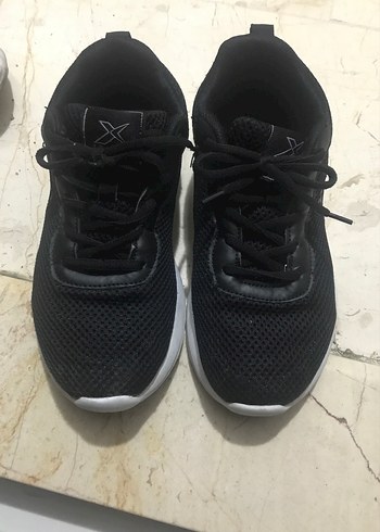 Siyah Bağcıklı Kadın Spor Ayakkabısı