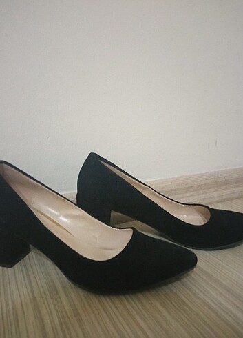 38 Beden siyah Renk temiz ayakkabı..