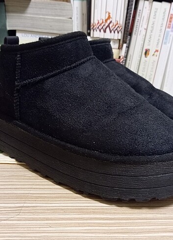 Trendyol & Milla Siyah UGG kısa Bot