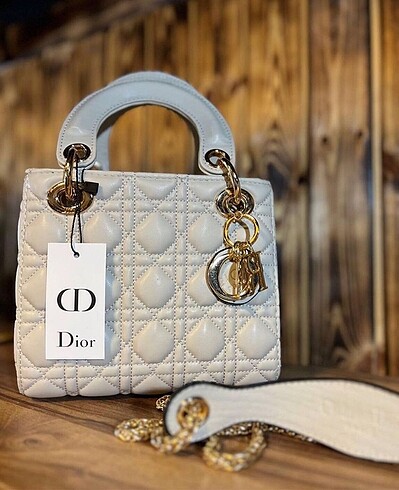 Dior Deli gibi aranan o çanta!