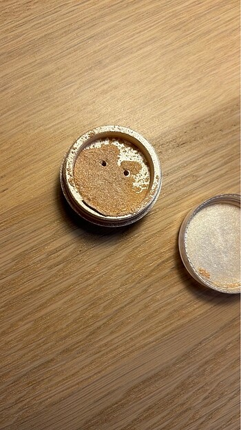 The Balm The balm overshadow pigment
