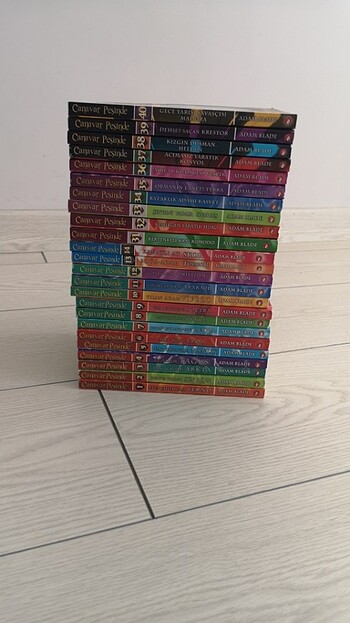 Canavar peşinde 8 kitap