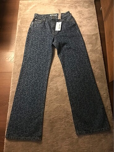 NA-KD jean