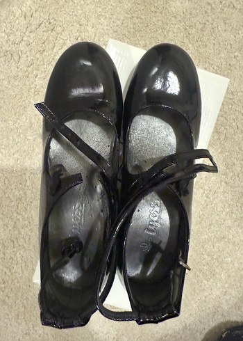 Siyah Rugan Topuklu Kemerli Klasik Ayakkabı - Görsel 5