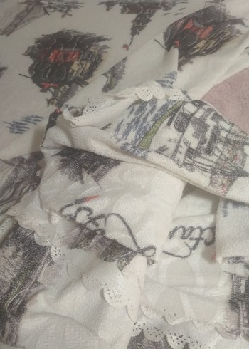 Baskılı Beyaz ve Gri Yatak Örtüsü - Görsel 2