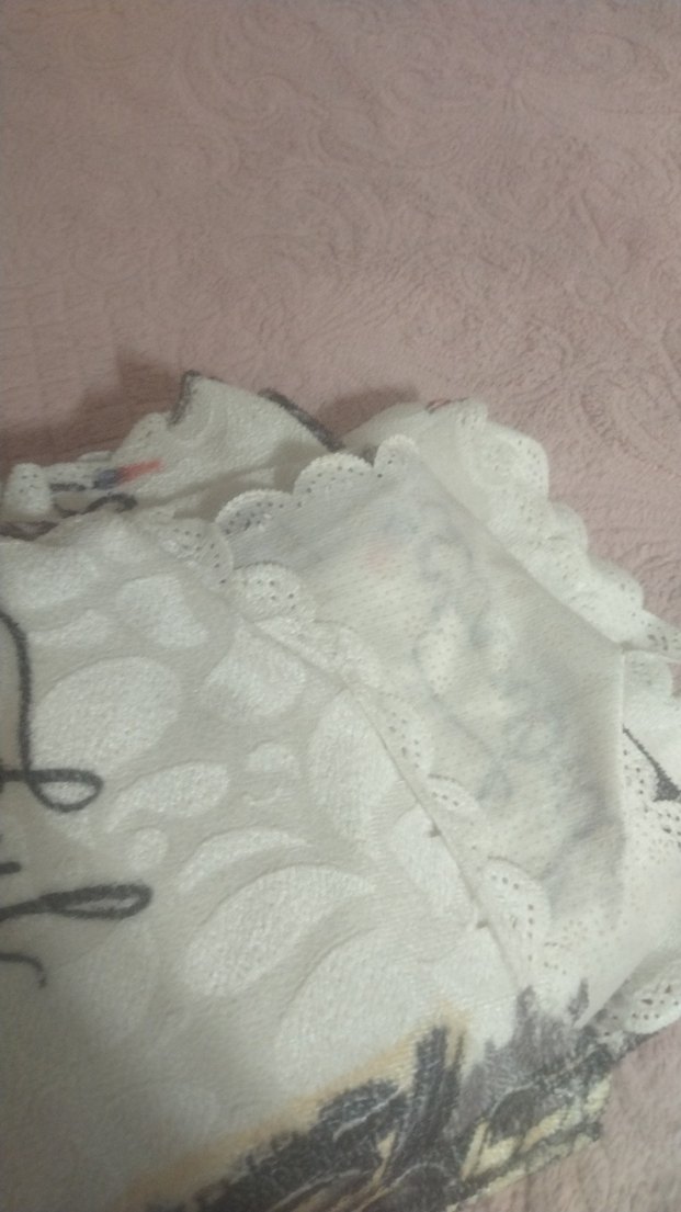 Baskılı Beyaz ve Gri Yatak Örtüsü - Görsel 5