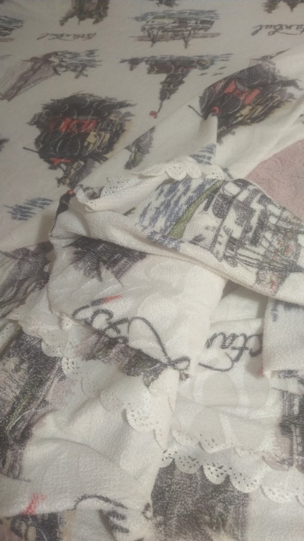 Baskılı Beyaz ve Gri Yatak Örtüsü - Görsel 2