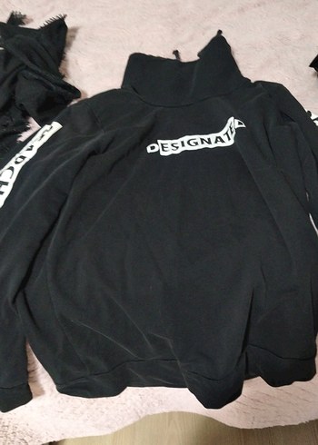 Siyah Yüksek Yakalı Sweatshirt