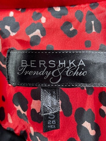s Beden kırmızı Renk Bershka Blazer %70 İndirimli.