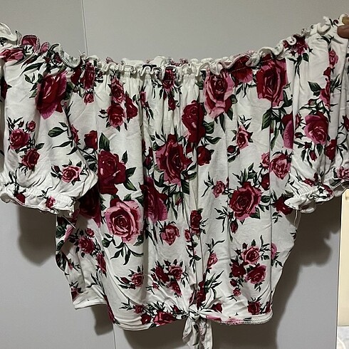 Hm omuzu açık crop bluz