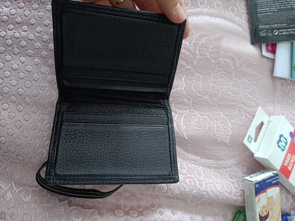Siyah Cüzdan - Görsel 2