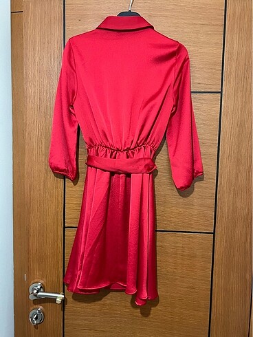 xs Beden kırmızı Renk KIABI 34 beden saten elbise