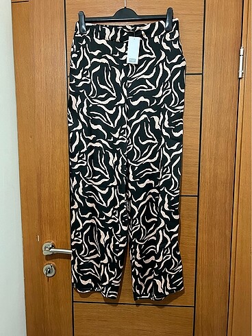 F&F 40 beden saten pantolon. Etiketli üründür.