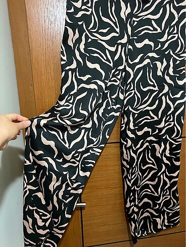 l Beden F&F 40 beden saten pantolon. Etiketli üründür.