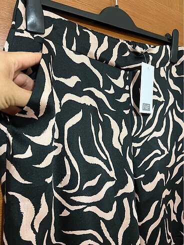 F&F F&F 40 beden saten pantolon. Etiketli üründür.