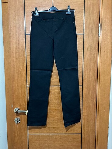 LC WAİKİKİ 38 beden pantolon. Sıfır üründür.