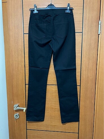 LC Waikiki LC WAİKİKİ 38 beden pantolon. Sıfır üründür.