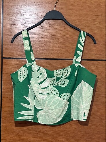 F&F 40 beden crop bluz. Etiketli üründür.