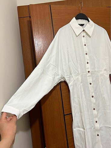xs Beden F&F 34 beden saten dokulu elbise. Sıfır üründür. Uzunluk 92 cm.