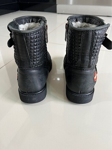 33 Beden siyah Renk HARLEY DAVIDSON 33 numara bot. Orjinaldir.