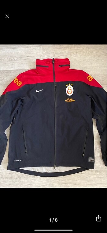 Galatasaray yagmurluk