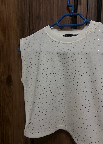 Taşlı Beyaz Kolsuz Crop Top - Görsel 2