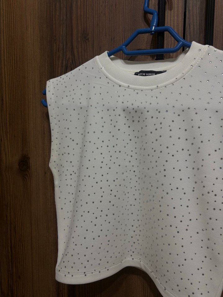 Taşlı Beyaz Kolsuz Crop Top - Görsel 2