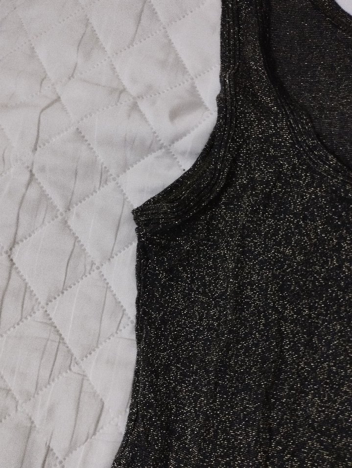 Siyah Vücuda Oturan Kolsuz Kadın Atlet - Görsel 5