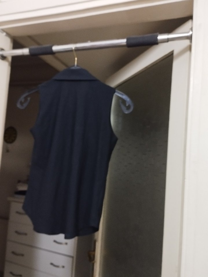 Siyah Keten Düğmeli Kolsuz Gömlek - Görsel 4