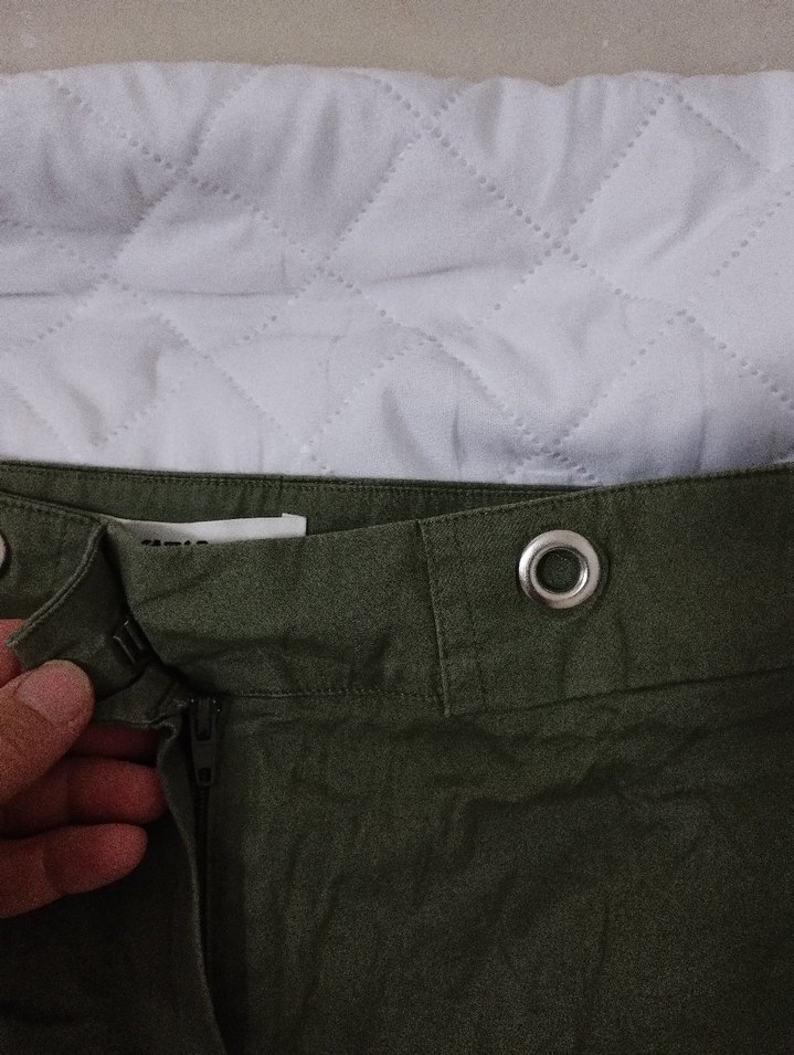 Kadın Yeşil Kemerli Keten Mini Pantolon - Görsel 5