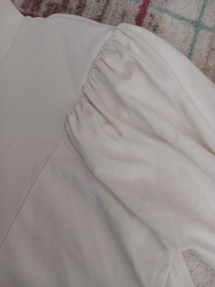 Beyaz Yüksek Yakalı Kadın badiy - Görsel 3