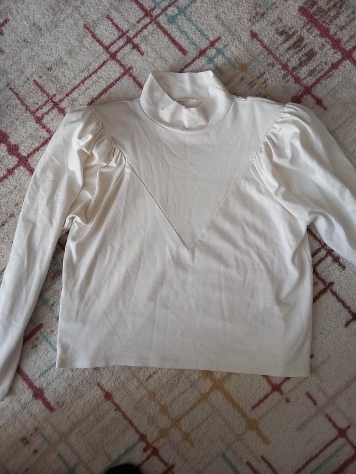 Beyaz Yüksek Yakalı Kadın badiy - Görsel 2