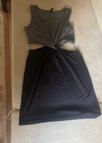 Gri ve Siyah Drapeli Midi Elbise - Görsel 2