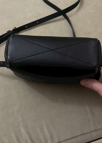 Calvin Klein Kadın Siyah Deri Çapraz Çanta - Görsel 3